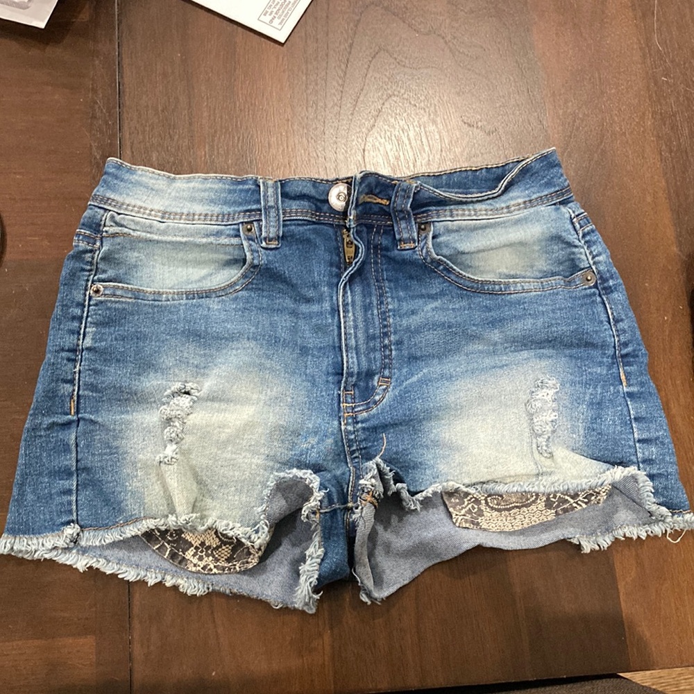 U2B shorts